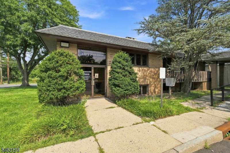 636 Easton Ave - Photo 1