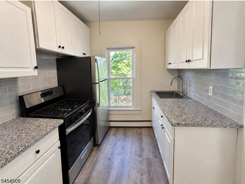 18 Sussex St - Apt B - Photo 1