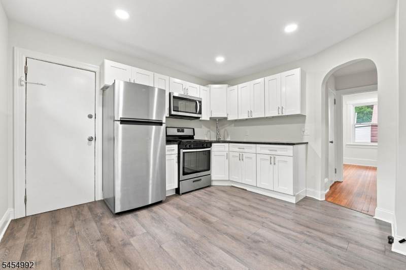 36 Whitfield St - Photo 1