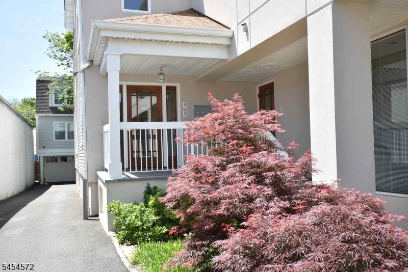 676 Bloomfield Ave - Photo 1