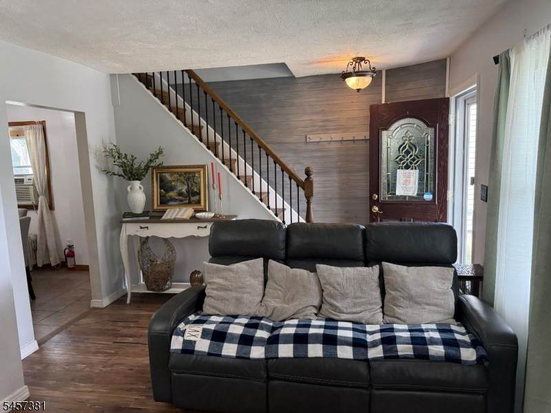 60 Willet St - Photo 1