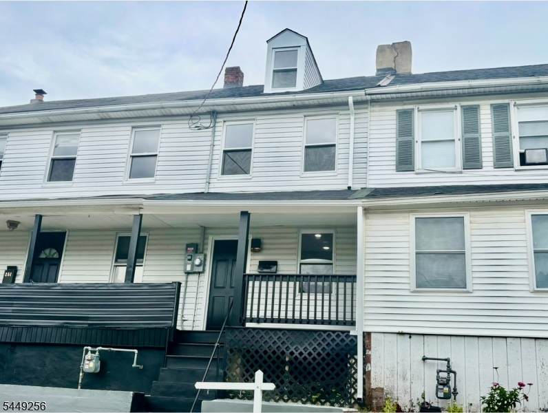 253 Washington St - Photo 1