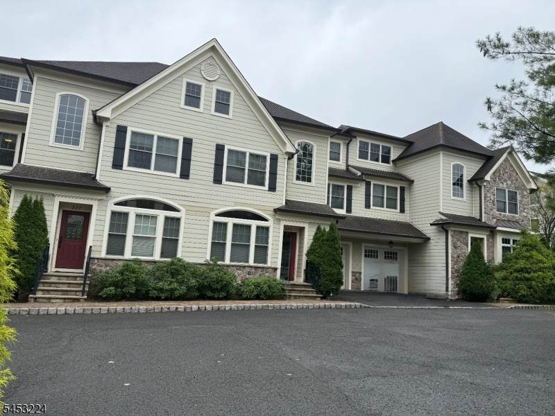 225 Sherman Ave - Photo 1