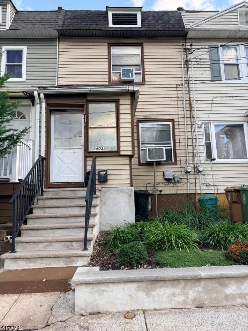 403 N Stiles St - Photo 1