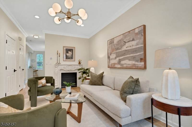 132 Stratford Dr - Photo 1