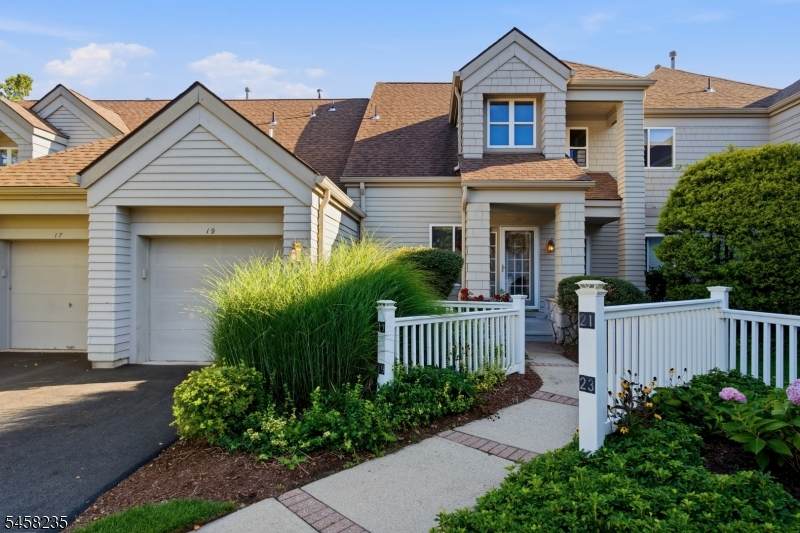 19 Windsor Ct - Photo 1
