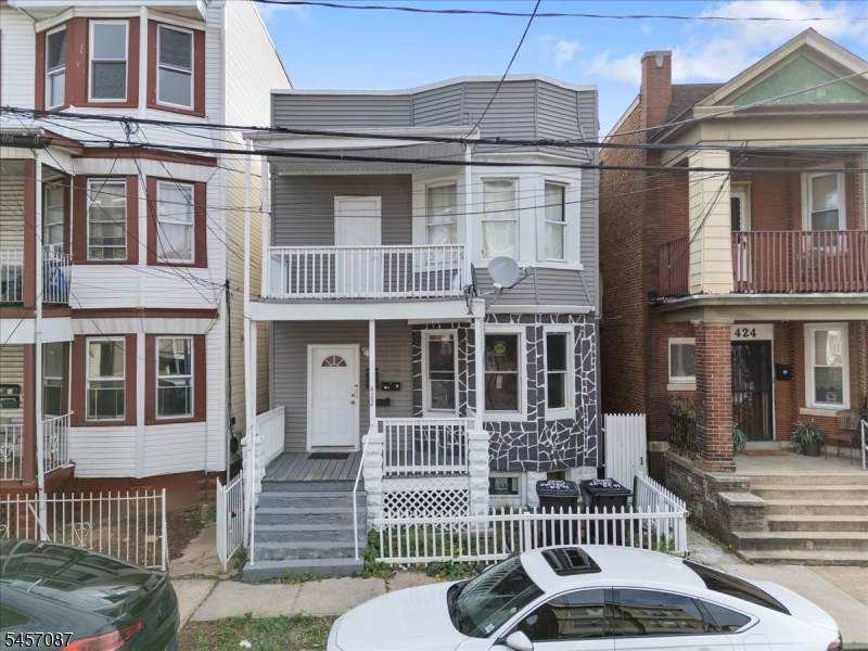 422 Jelliff Ave - Photo 1