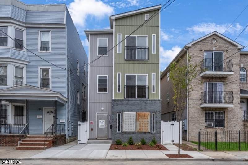 713 South 11th St - Photo 1