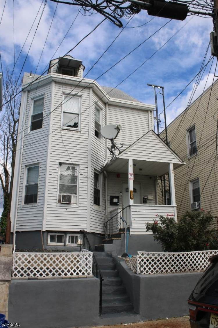 124 Albion Ave - Photo 1