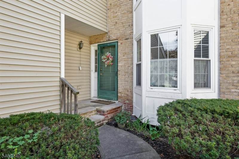 138 Leonardo Dr - Photo 1