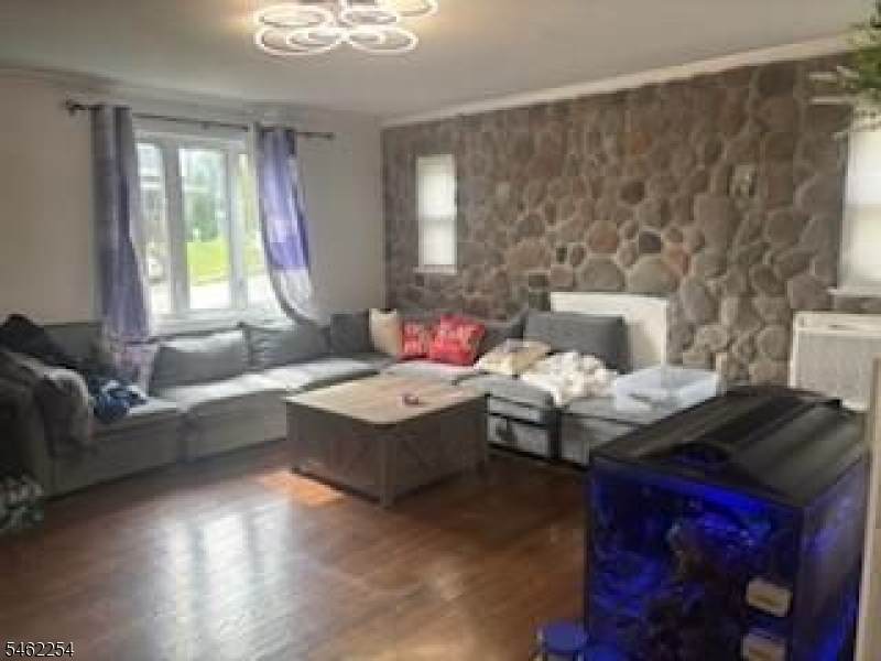 https://bt-photos.global.ssl.fastly.net/gsmls/orig_boomver_2_4054284-2.jpg