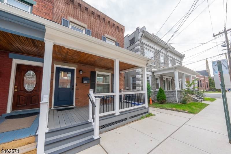 218 E 2Nd St - Photo 1