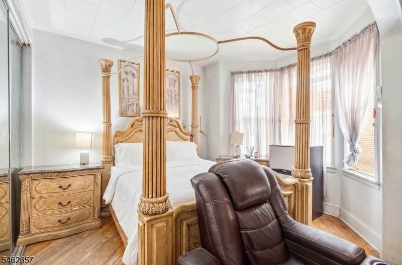 https://bt-photos.global.ssl.fastly.net/gsmls/orig_boomver_1_4054485-2.jpg