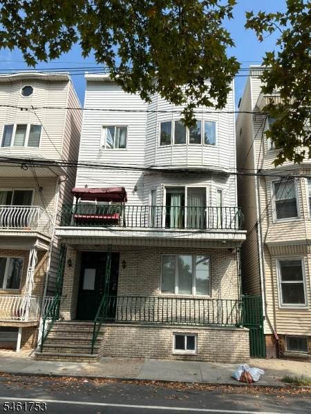 321 Walnut St - Photo 1