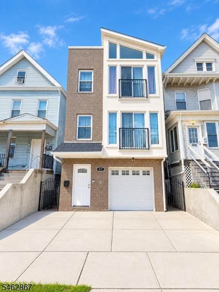 83 Stuyvesant Ave - Photo 1