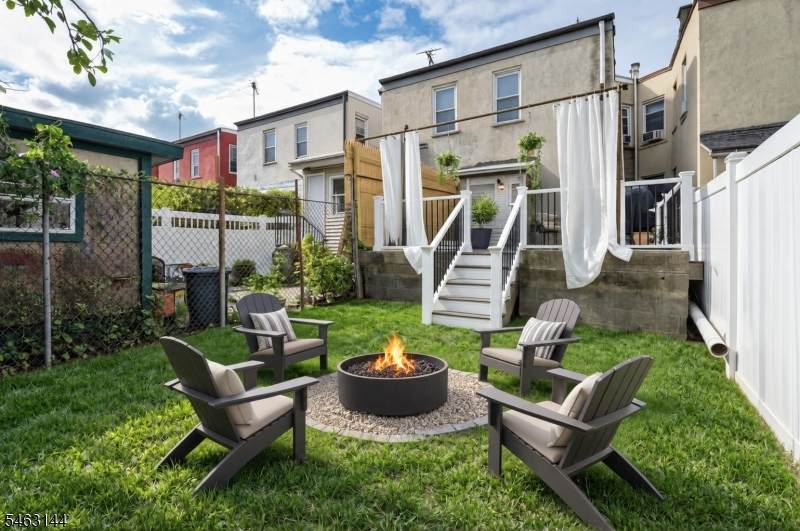 103 Napoleon St - Photo 1