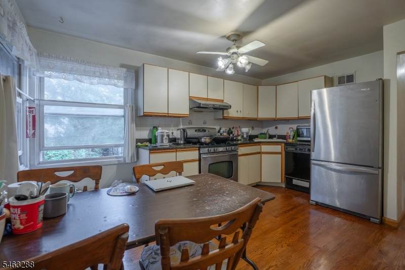 https://bt-photos.global.ssl.fastly.net/gsmls/orig_boomver_2_4055059-2.jpg