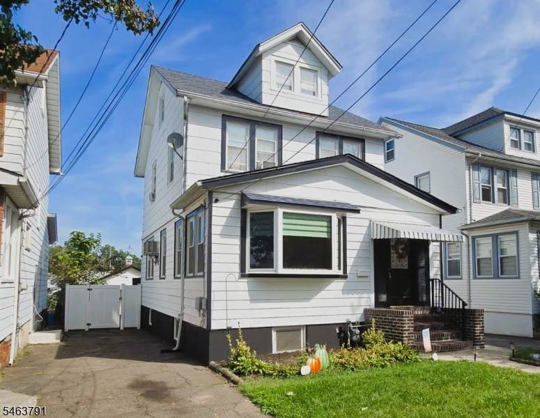 2035 Balmoral Ave - Photo 1