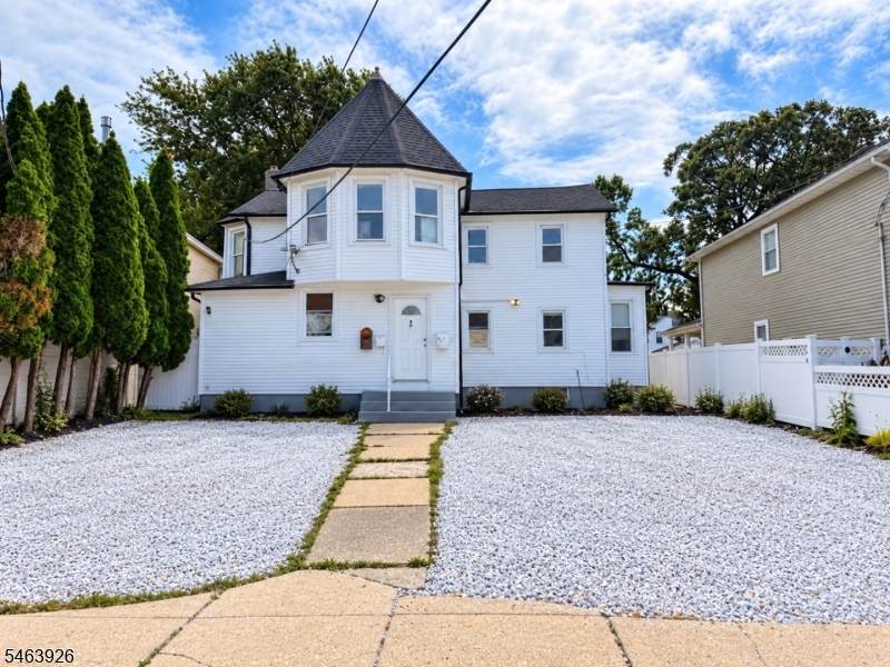 280 Chelsea Ave - Photo 1