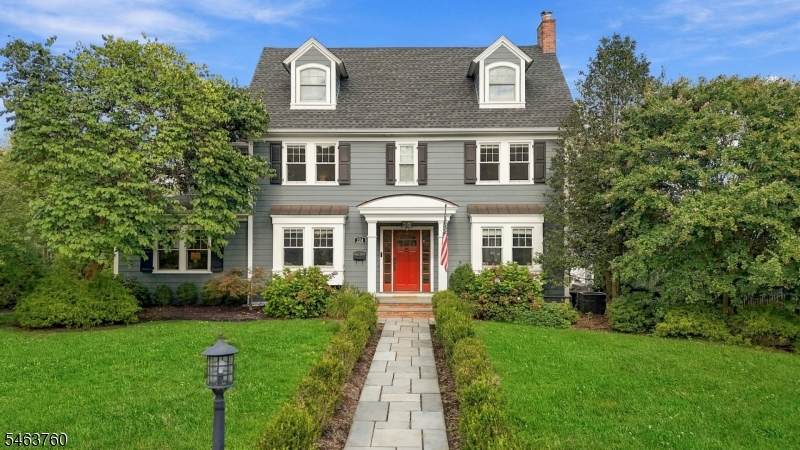 224 N Chestnut St - Photo 1