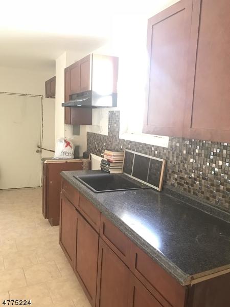 188 Custer Ave - Photo 1