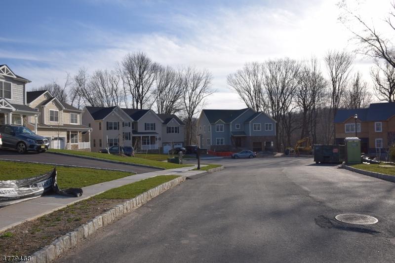 4 Evergreen Pl - Photo 1