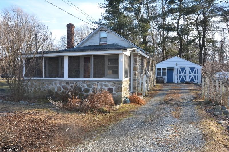 548 Glen Rd - Photo 1