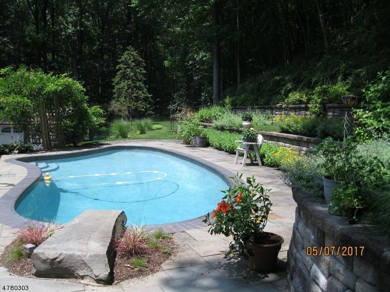 145 Mountainside Rd - Photo 1