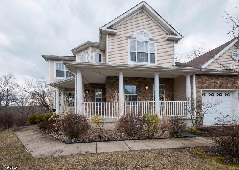 589 Skyline Dr - Photo 1