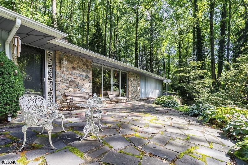 323 Hackett Rd - Photo 1