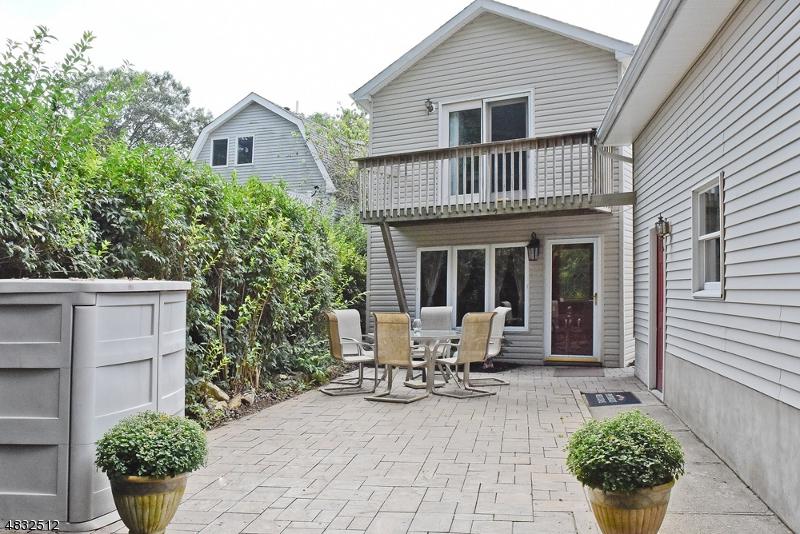 735 Lakeside Ave - Photo 1