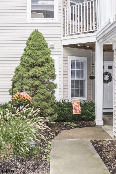 32 Loch Ln - Photo 1