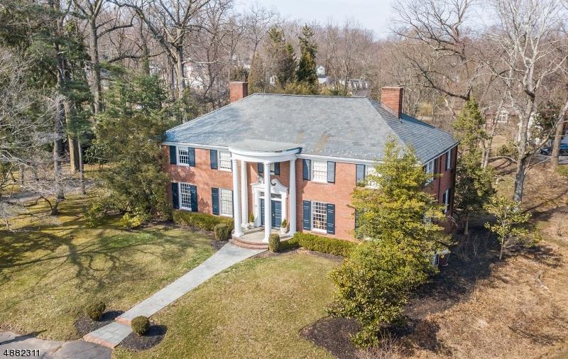 307 Hobart Ave - Photo 1