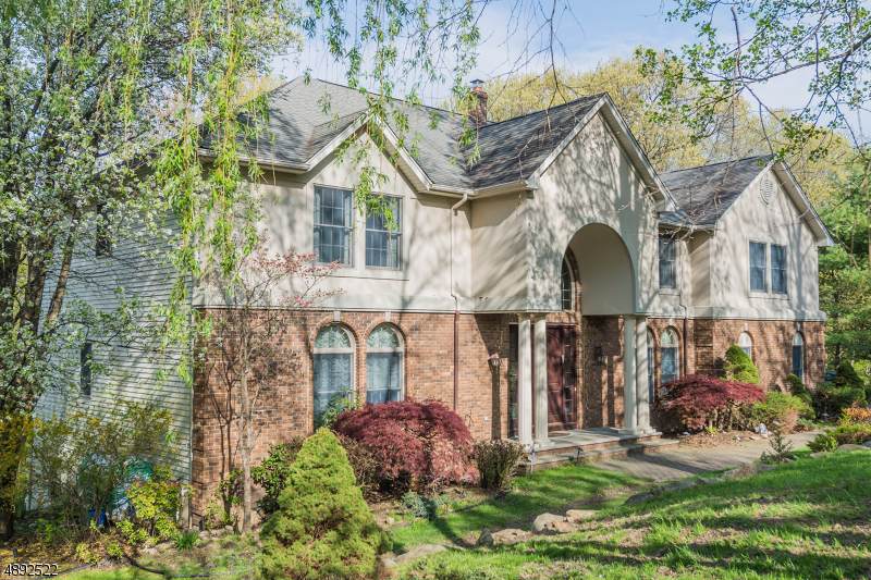 16 Crestfield Rd - Photo 1