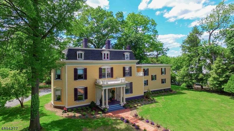 950 Hillside Avenue - Photo 1
