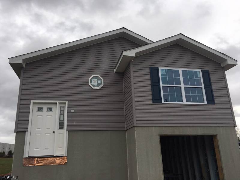 855 Green St - Photo 1