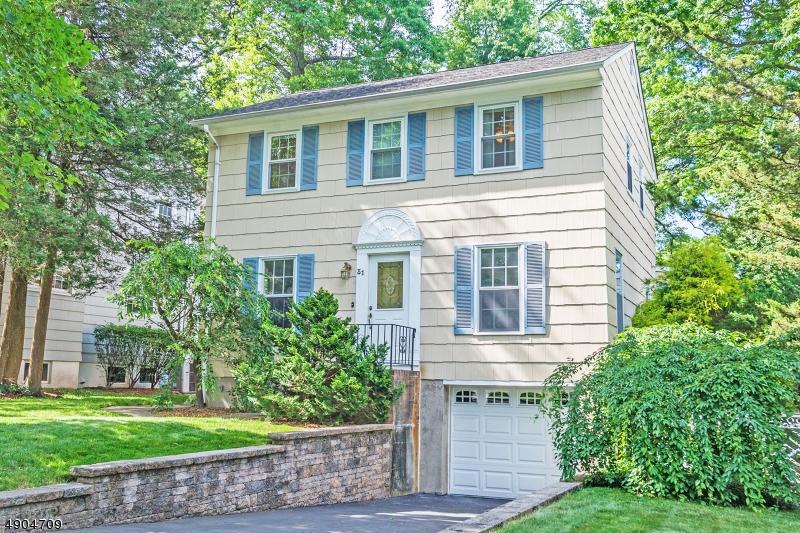 81 Inwood Ave - Photo 1