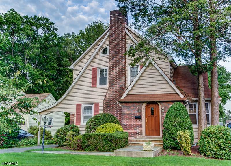 433 W Grove St - Photo 1