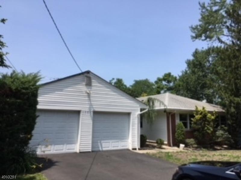 1321 E Broad St - Photo 1