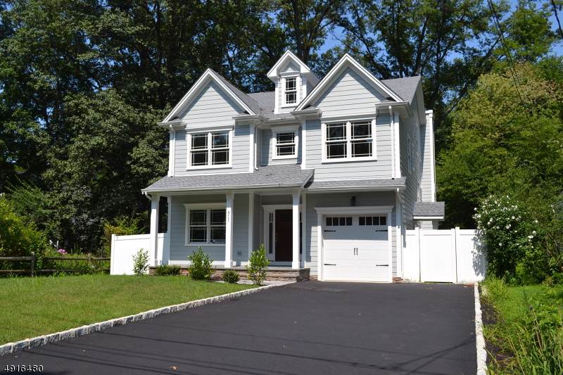 811 Fairacres Ave - Photo 1