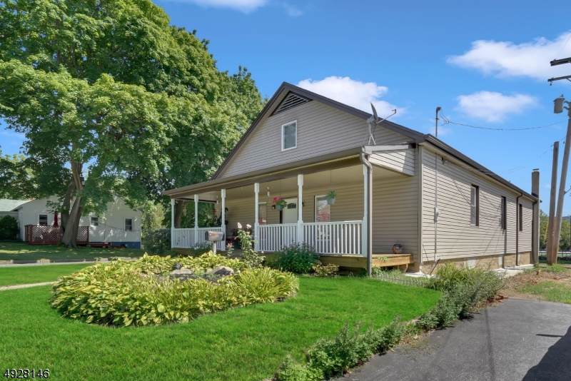 307 Warren St - Photo 1