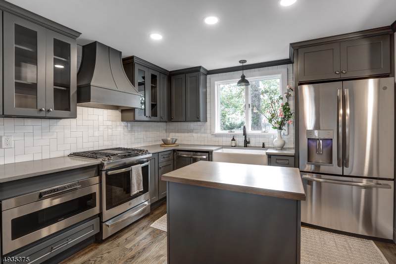 78 Park Ave - Photo 1