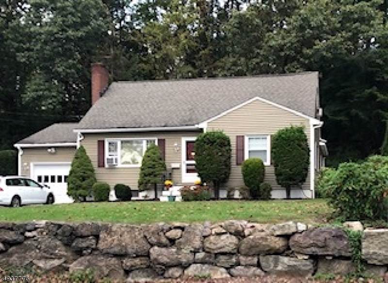 439 Morris Ave - Photo 1