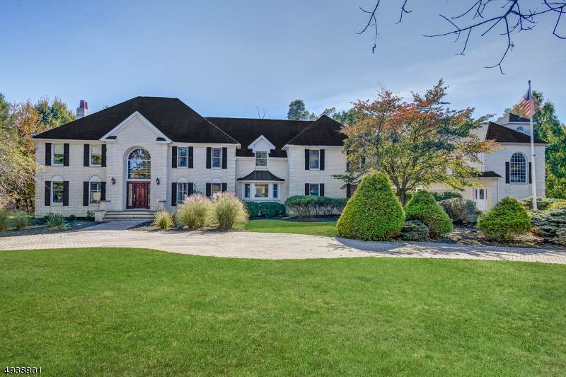 1 Pine Pl - Photo 1