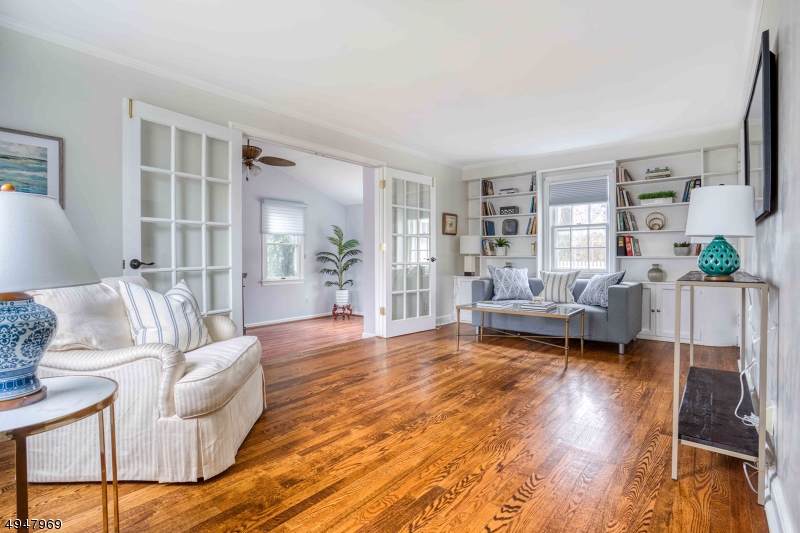 261 Kings Rd - Photo 1