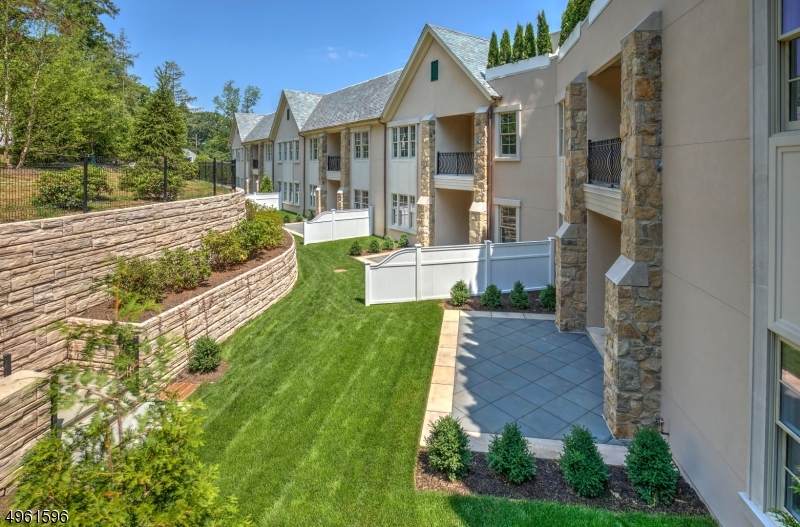 80 Claremont Rd Unit 108 - Photo 1