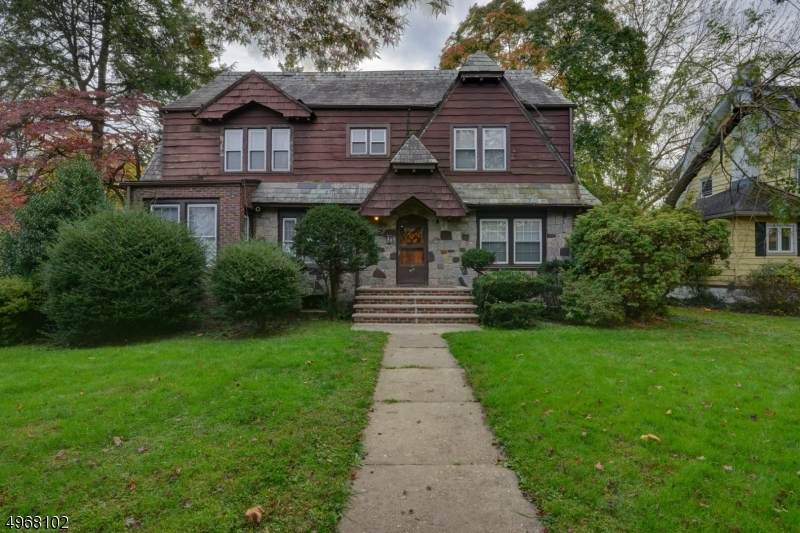 601 W 8Th St - Photo 1