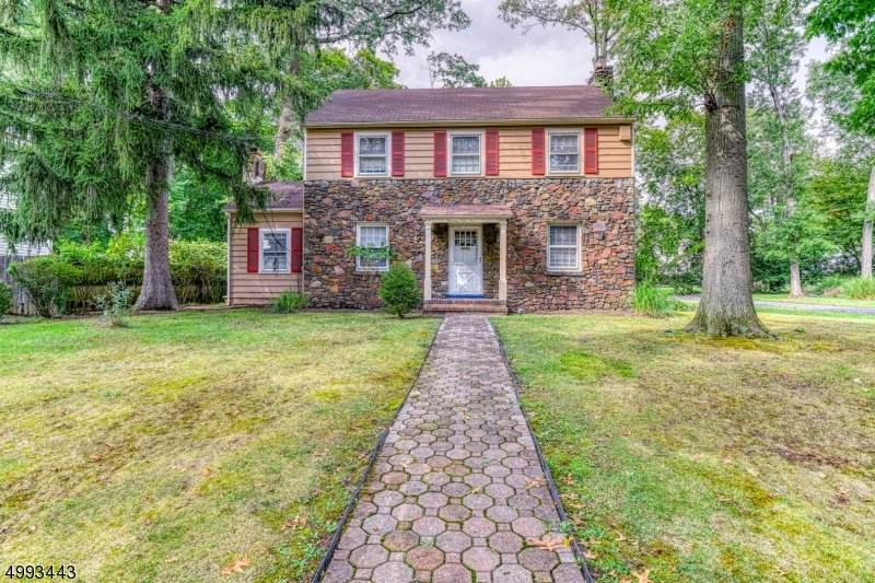 1357 Martine Ave - Photo 1
