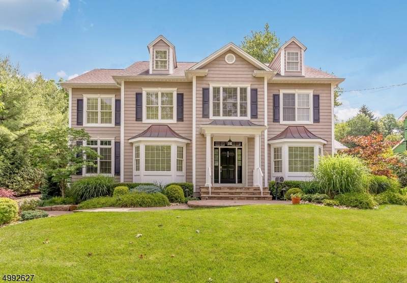 474 Plainfield Ave - Photo 1