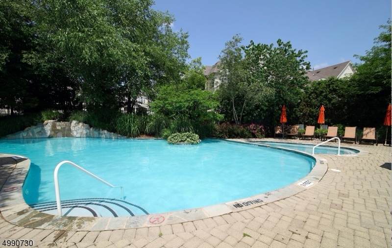 216 Edmonton Ct - Photo 1